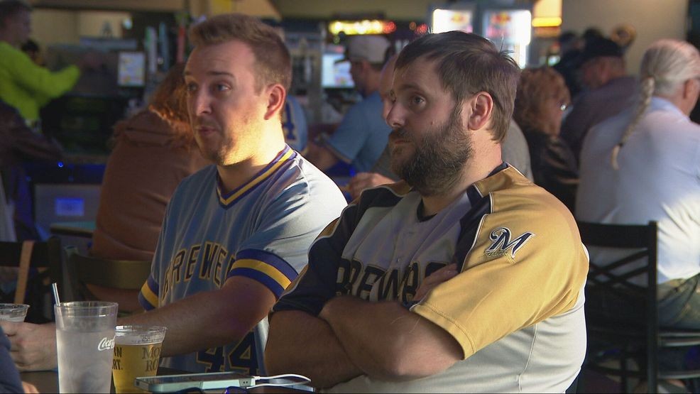 Brewers fans show World Series excitement at Stadium View — Fox 11 Green Bay Local, Seattle Sports news