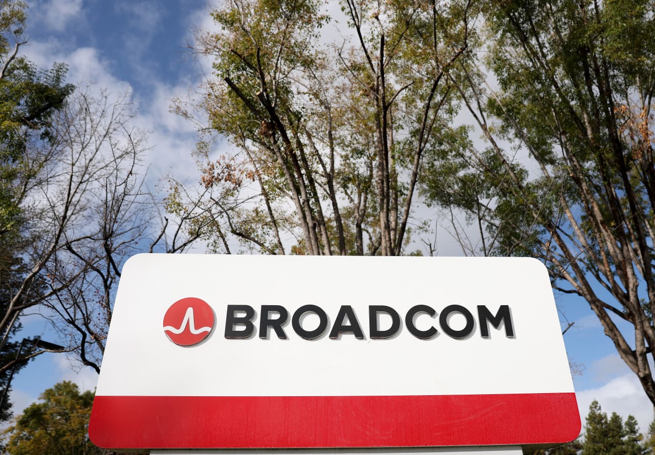 How Broadcom’s stock can surge and overcome ‘the biggest dislocation in the market’ — Seattle Business news