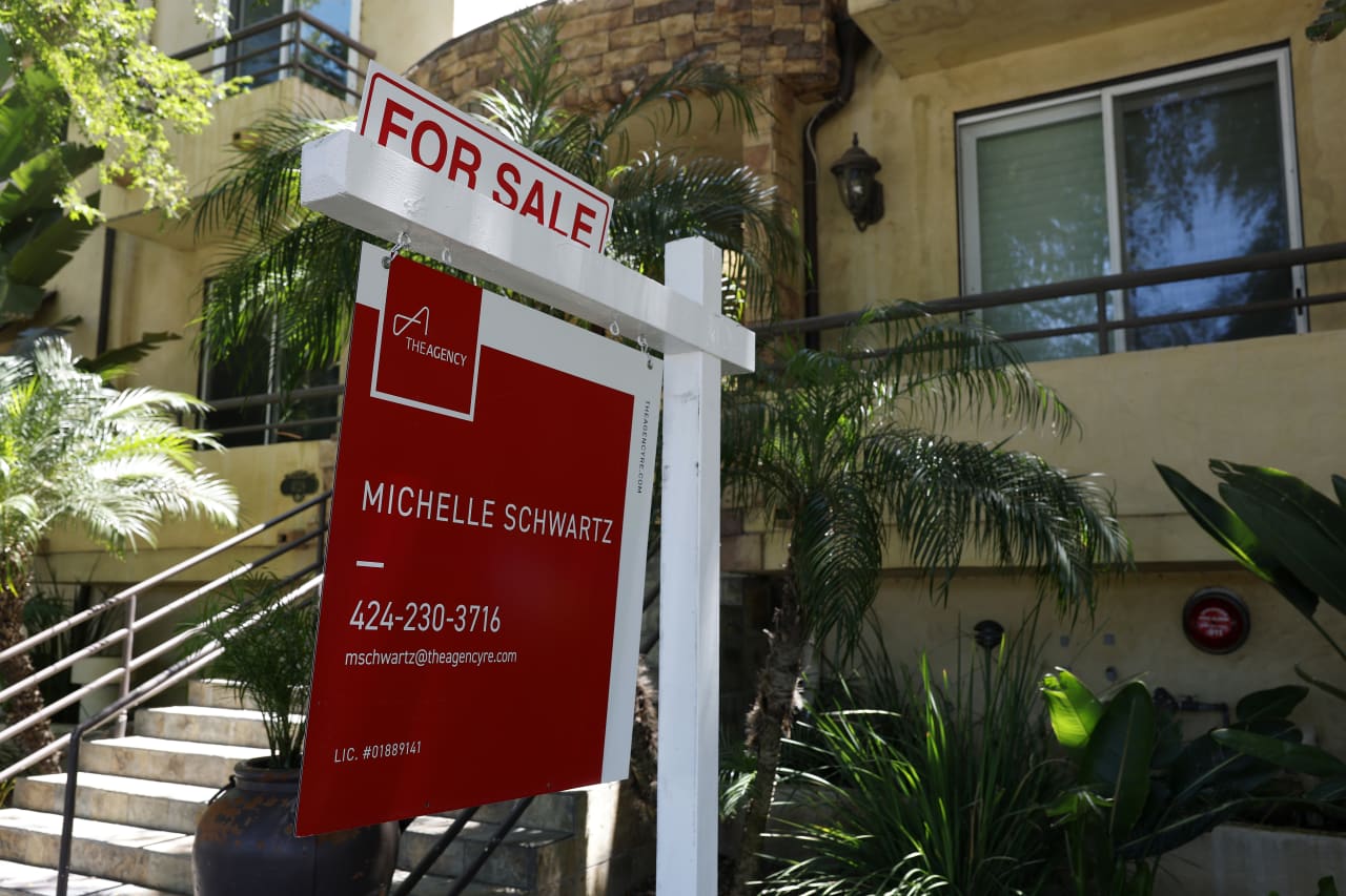 Pending home sales sink to 25-year low as buyers flee high mortgage rates — MarketWatch, Seattle Real Estate news